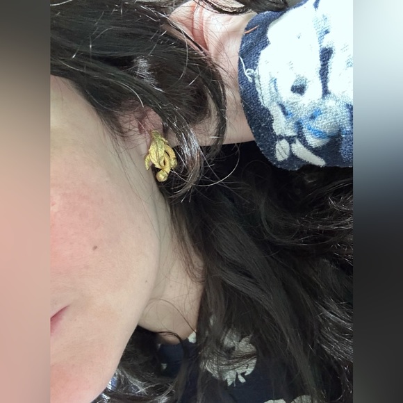 CHIC & Sophisticated VTG Gold Decorative Leaf Clip-Ons Hallmark Stamped Pat Pend - Picture 8 of 13